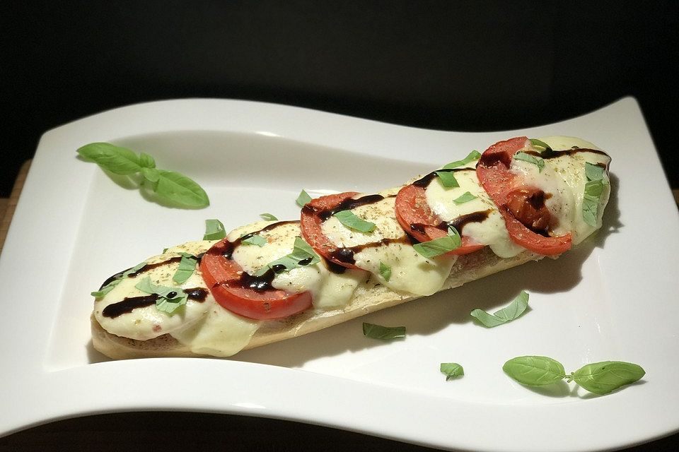 Sarahs ultimatives Tomaten-Mozzarella Baguette