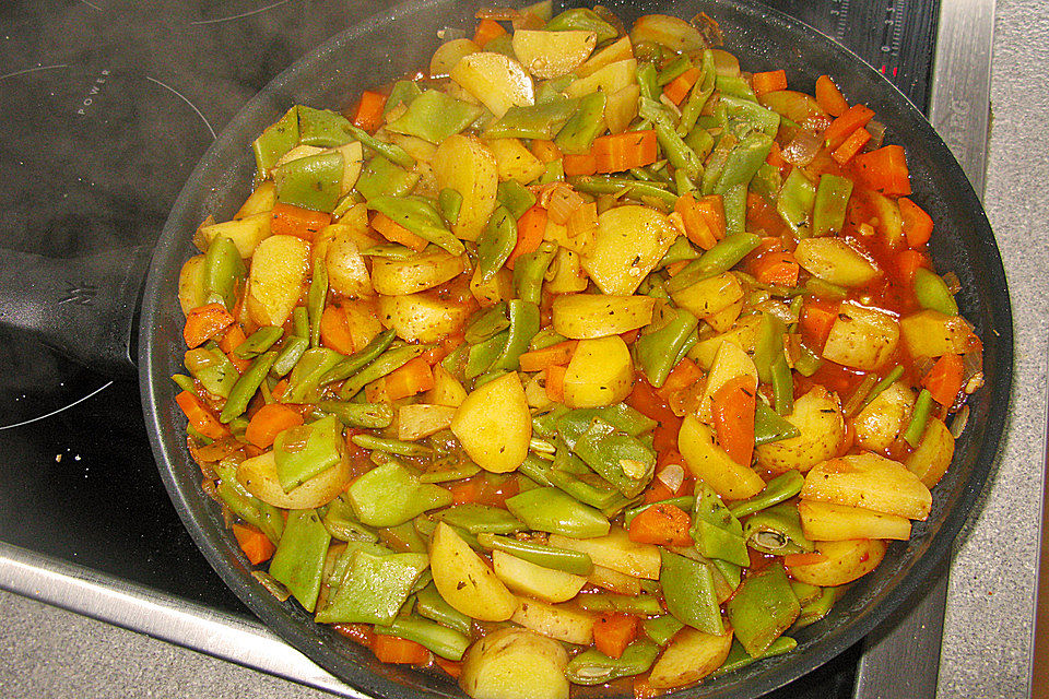 Paprika-Kartoffel-Pfanne mit roten Bohnen