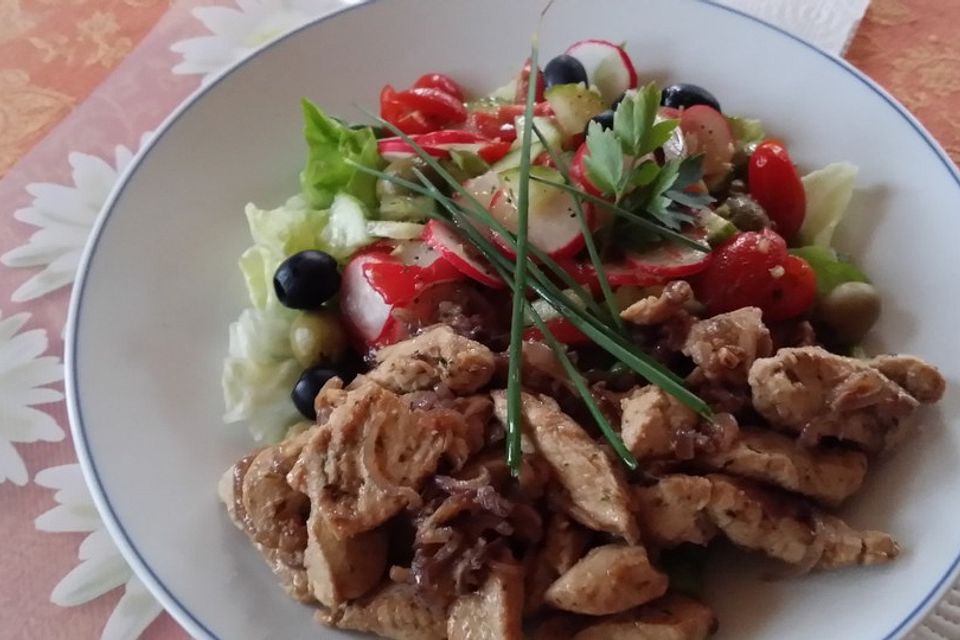 Salat mit Putenstreifen