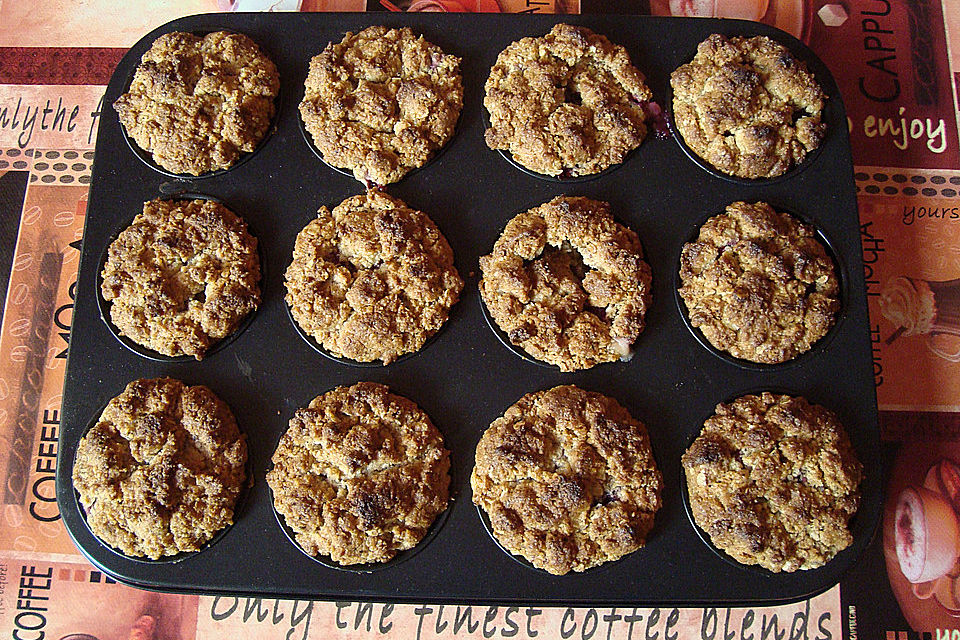 Himbeer-Haselnussmuffins mit Puddingfüllung