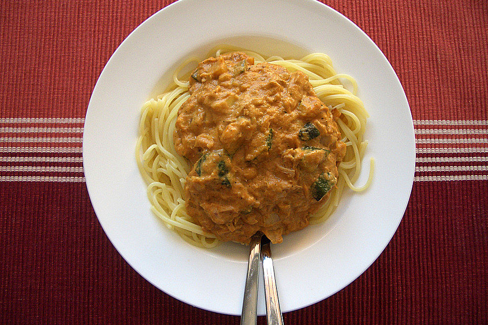 Pasta mit Thunfisch-Zucchinisauce  nach französischer Art