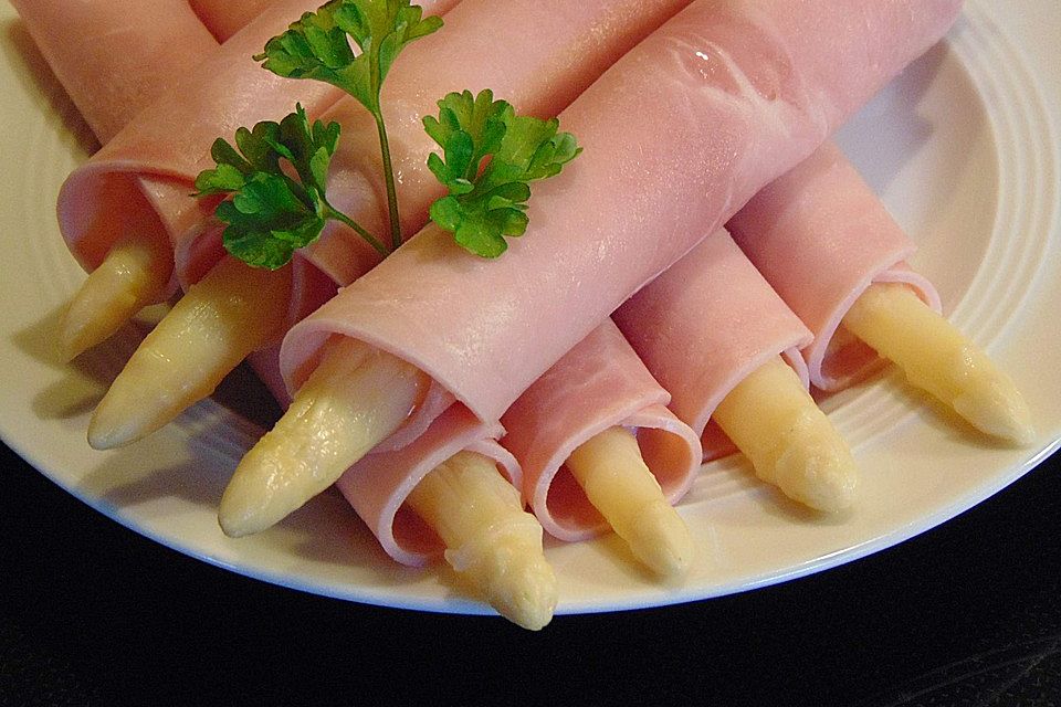 Schnelle Spargelröllchen