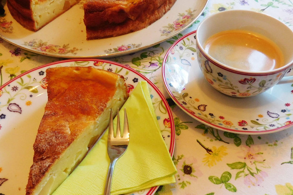 Apfelkuchen ohne Boden mit Quark-Vanillepudding