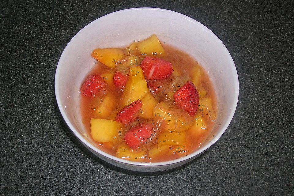 Rhabarber-Erdbeer-Mango-Kompott