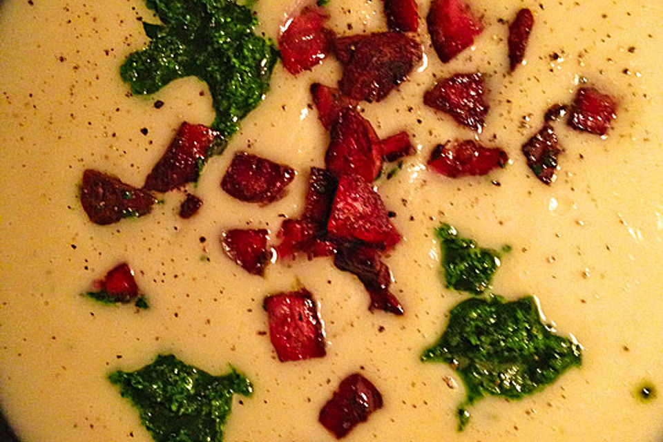 Petersilienwurzelsuppe mit Petersilien-Pesto à la Gabi