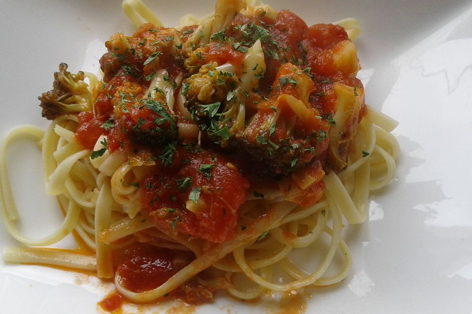 Pasta mit Brokkoli, Sardellen, Chili und Knoblauch