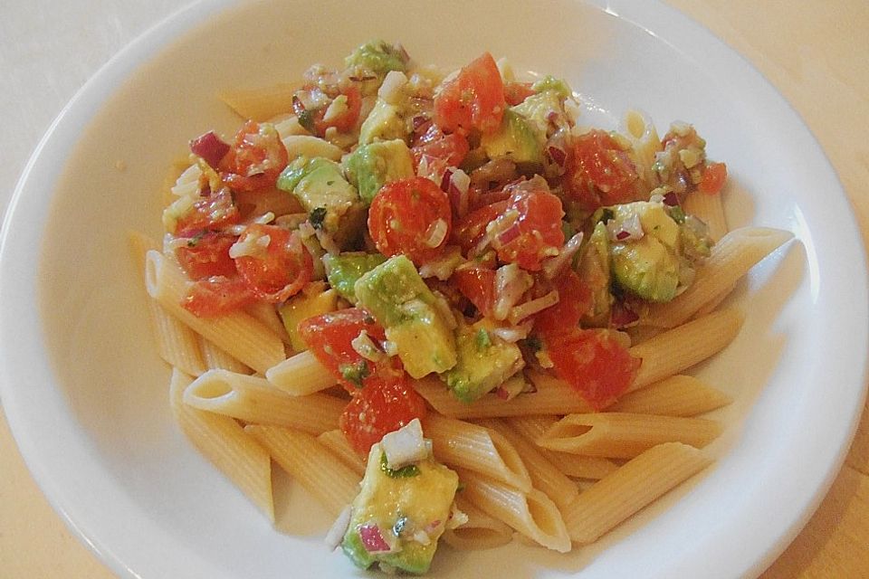 Spaghetti mit Tomaten - Avocado - Salsa