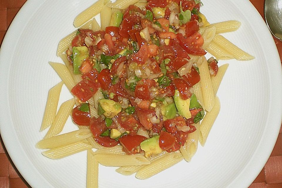 Spaghetti mit Tomaten - Avocado - Salsa