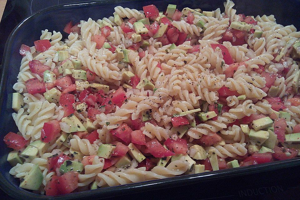 Spaghetti mit Tomaten - Avocado - Salsa