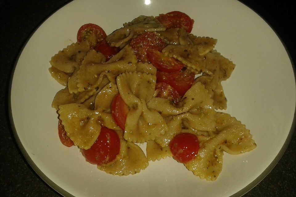 Spaghetti mit Tomaten - Avocado - Salsa