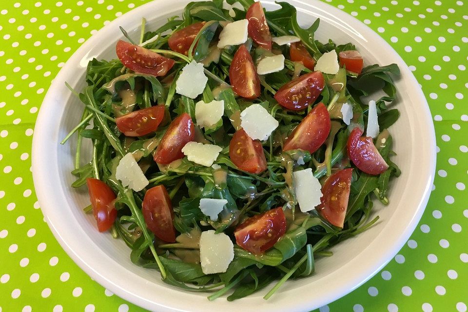 Rucola-Tomatensalat in Balsamico-Honig Dressing