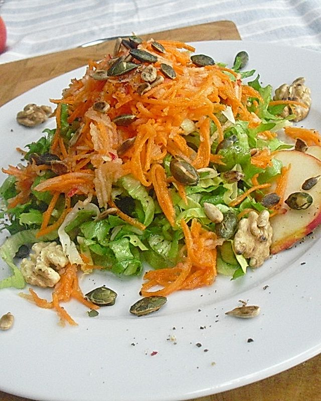 Endivien-Möhren-Apfel-Salat