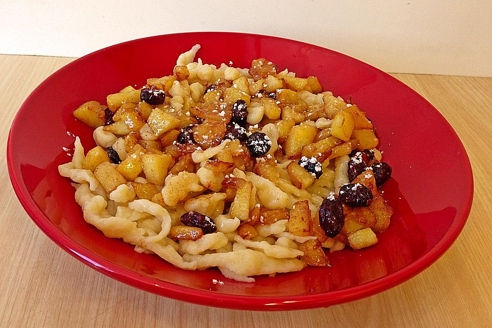 Apfelspätzle mit Cranberries