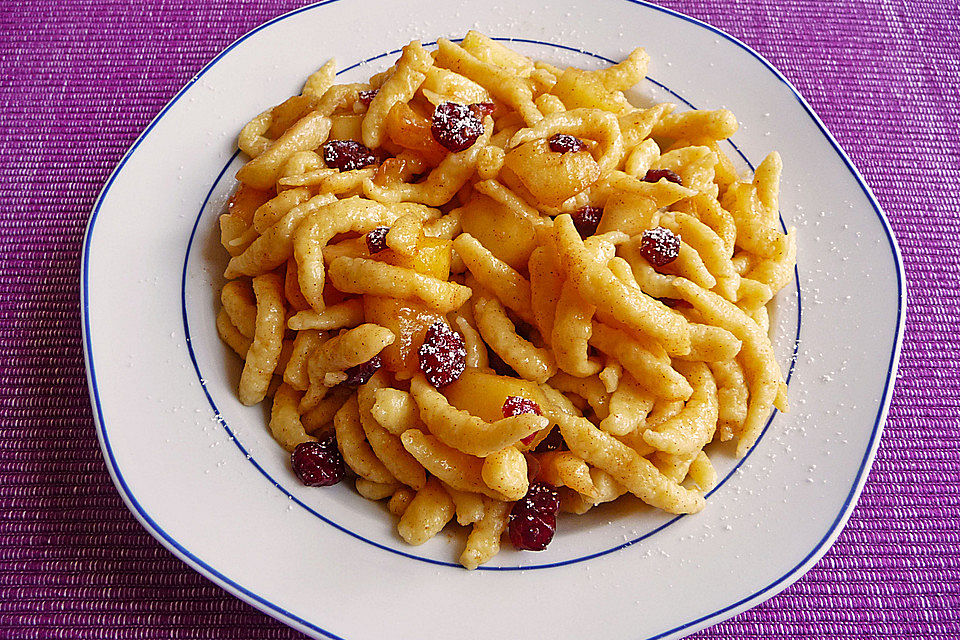 Apfelspätzle mit Cranberries