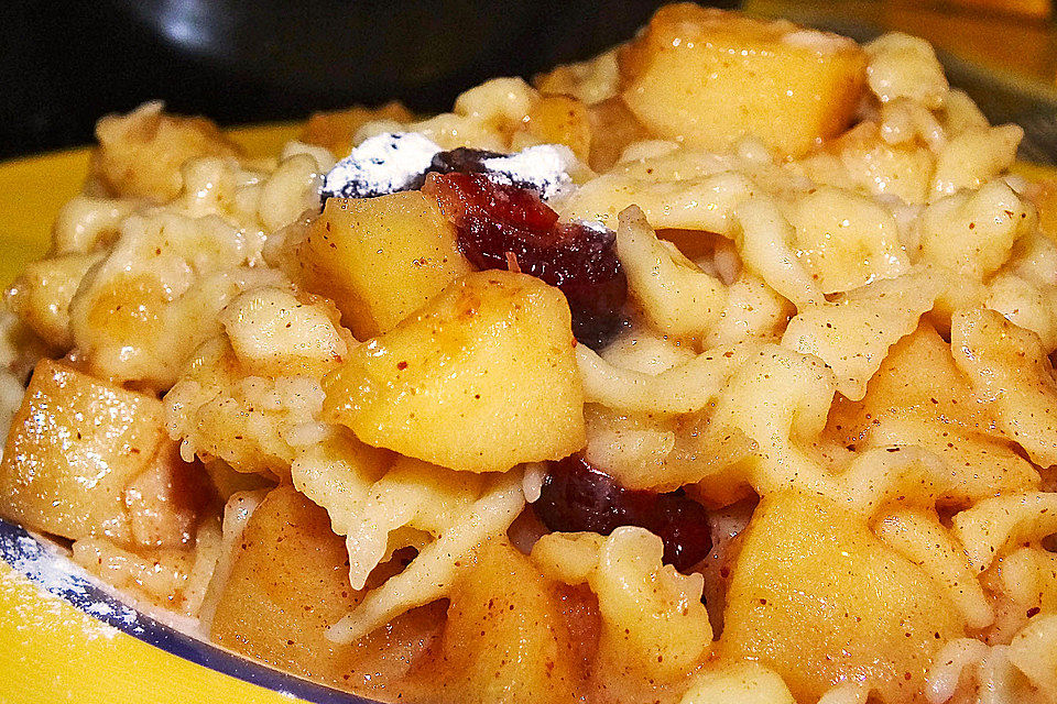 Apfelspätzle mit Cranberries