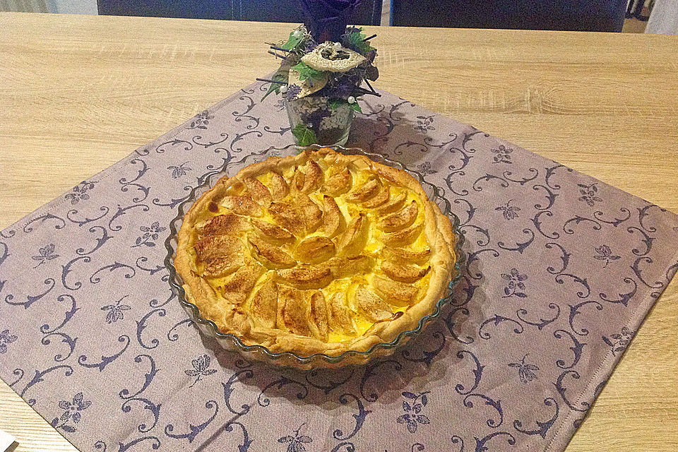 Schneller Apfelkuchen mit Vanillepudding