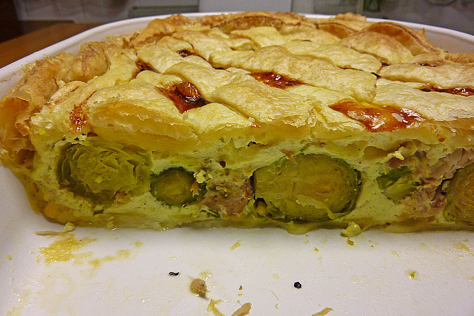 Rosenkohltarte mit geräucherter Makrele