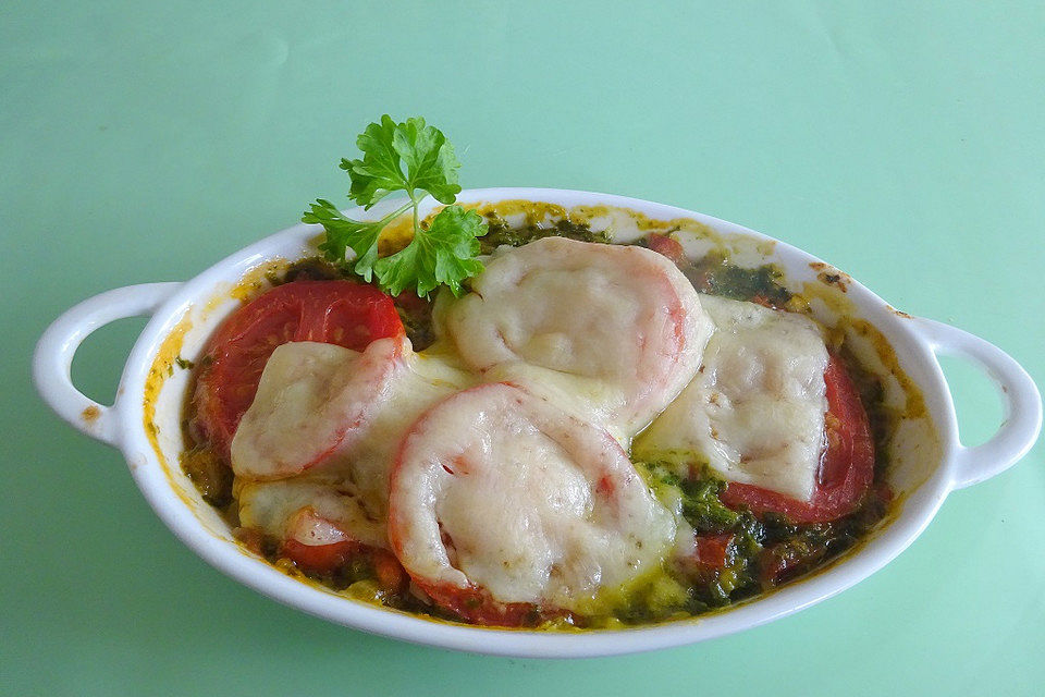 Hähnchenbrustfilet auf Spinat-Tomaten-Bett