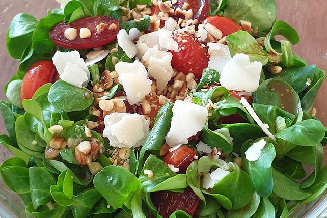 Feldsalat mit warmen Tomaten in einer Balsamico-Reduktion von Emma ...