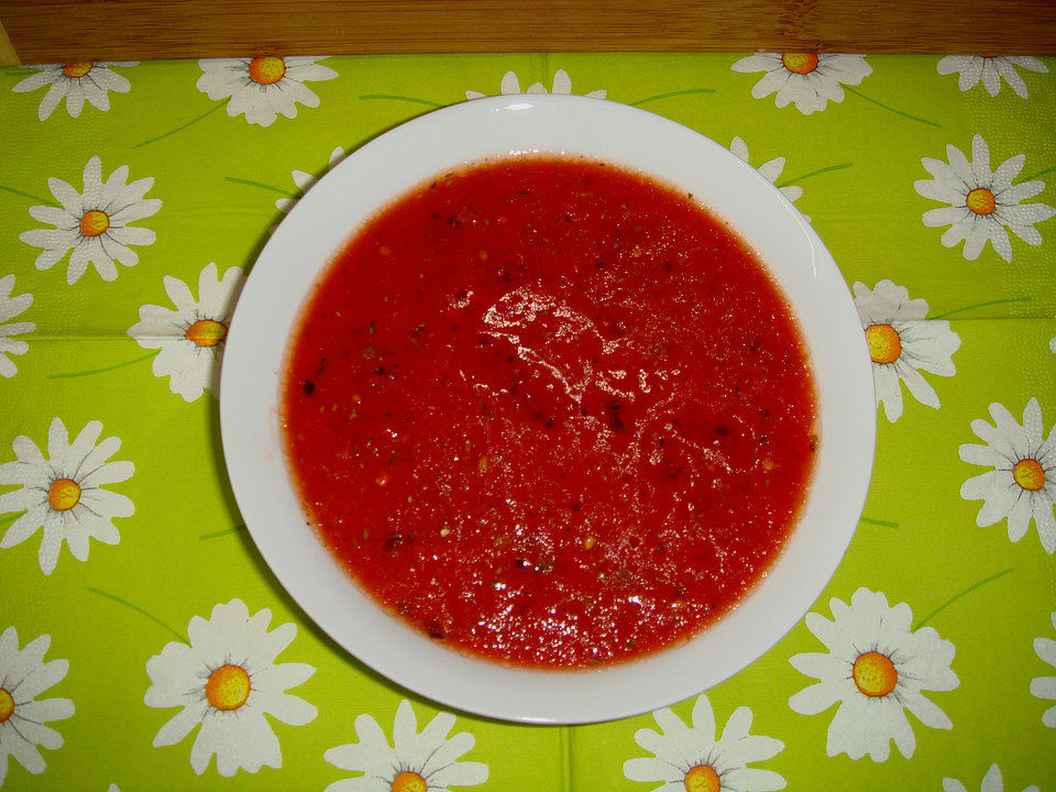 Annonymous Tomatensoße mit Knoblauch, Zwiebeln und frischen Kräutern ... Annonymous Tomatensoße mit Knoblauch, Zwiebeln und frischen Kräutern ...
