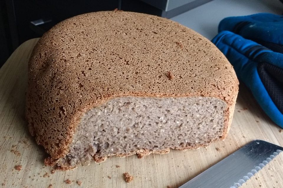 Veganes, glutenfreies Buchweizenbrot mit Nüssen und Samen