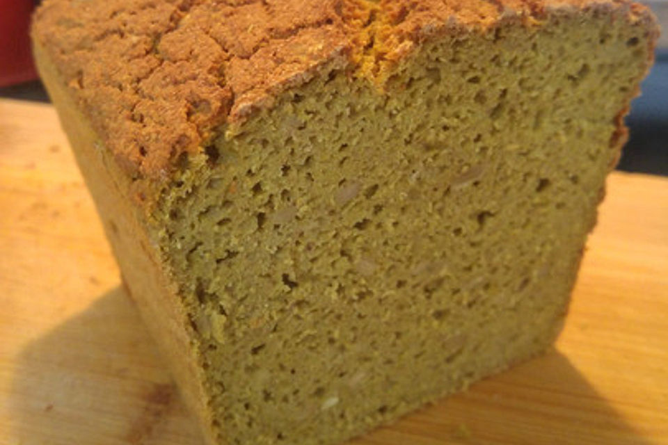 Veganes, glutenfreies Buchweizenbrot mit Nüssen und Samen