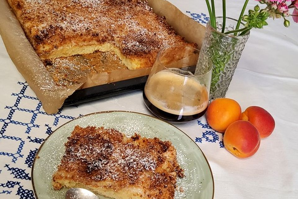 Schmandkuchen mit Mandeln oder Kokos