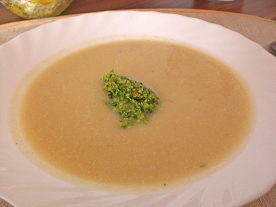 Petersilienwurzel-Suppe mit Haselnuss-Pesto von Neuro4ever| Chefkoch