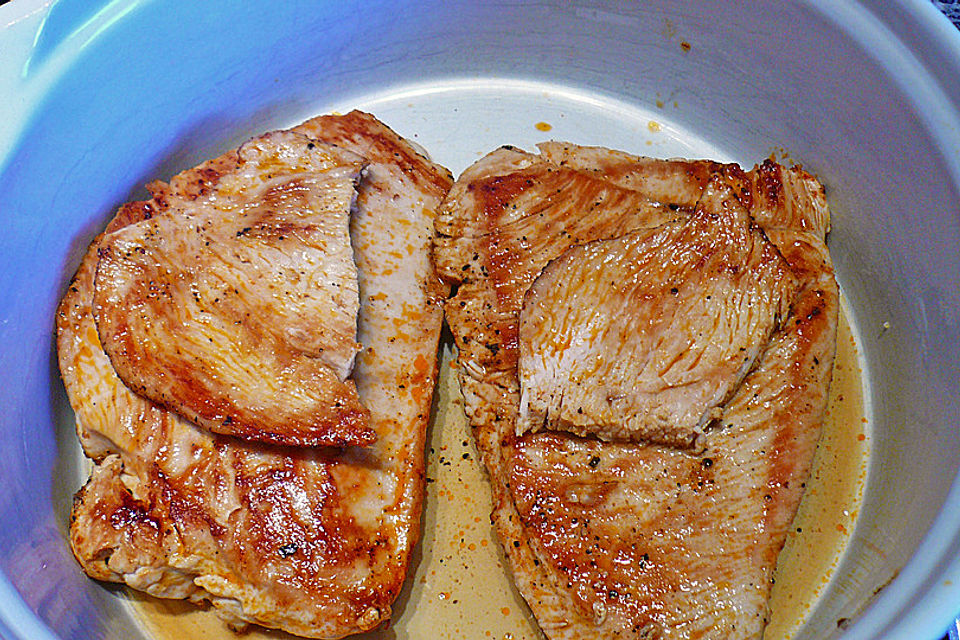 Überbackene Hähnchenschnitzel mit Gorgonzola-Gemüse