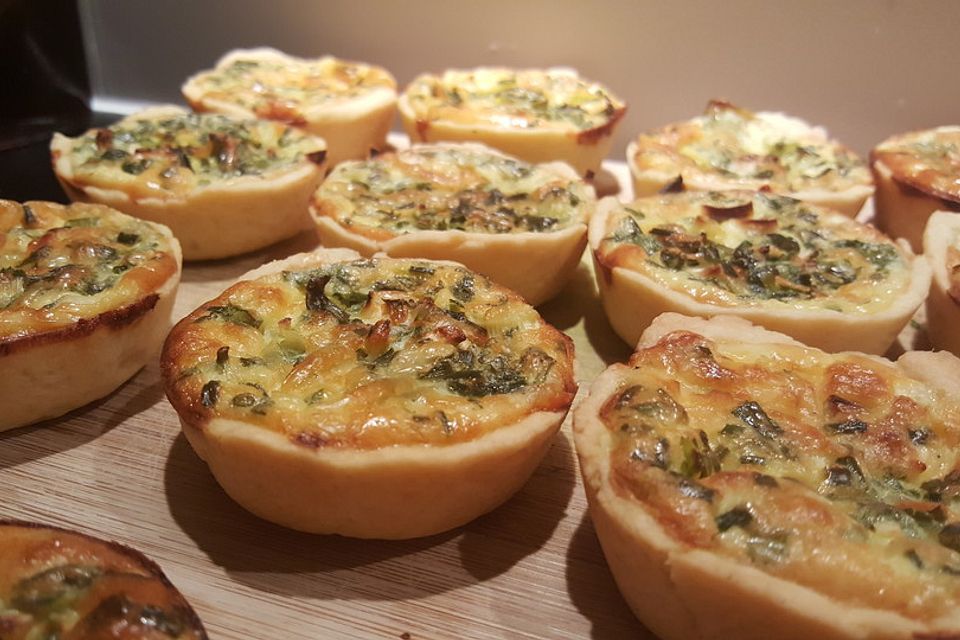 Mini-Quiches mit Kräutersahne