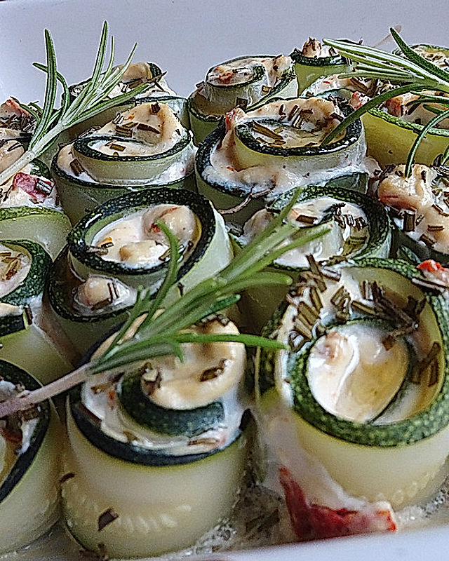 krümeltigers gefüllte Zucchiniröllchen mit Käse überbacken