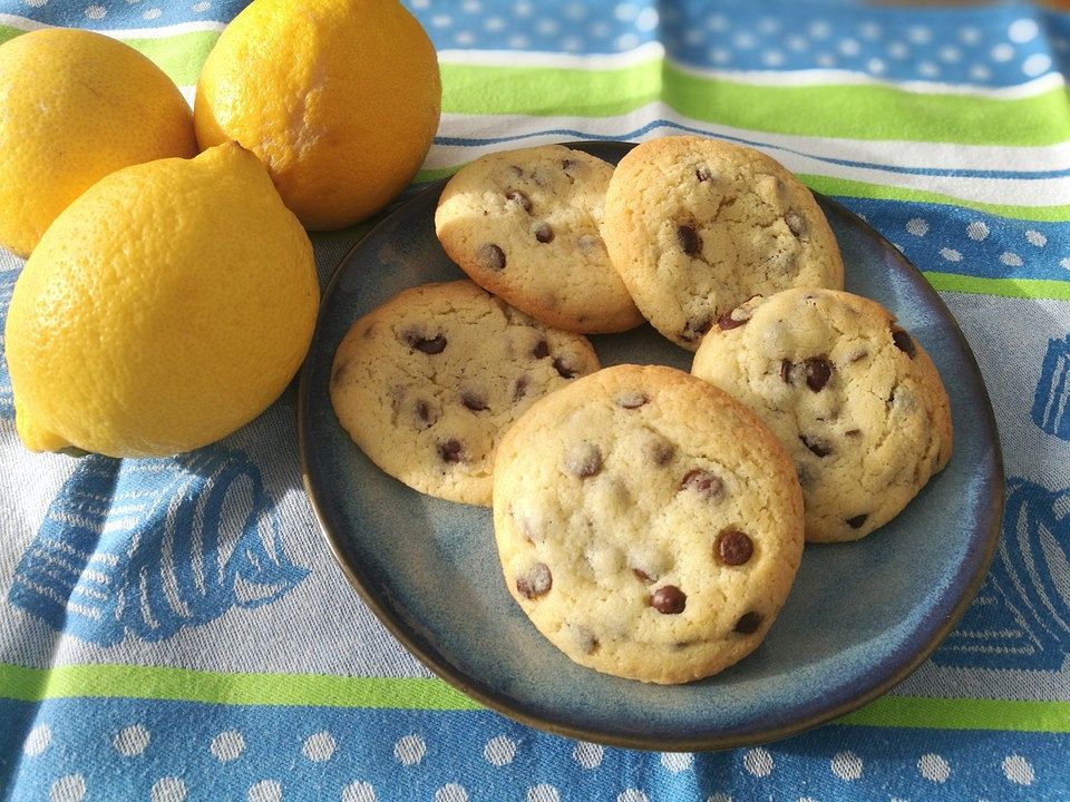 How many calories are in a chocolate chip cookie from Subway?