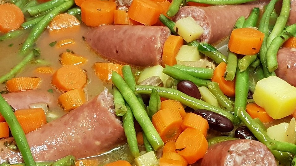 Bohneneintopf mit Würstchen und Kartoffeln von dbarby