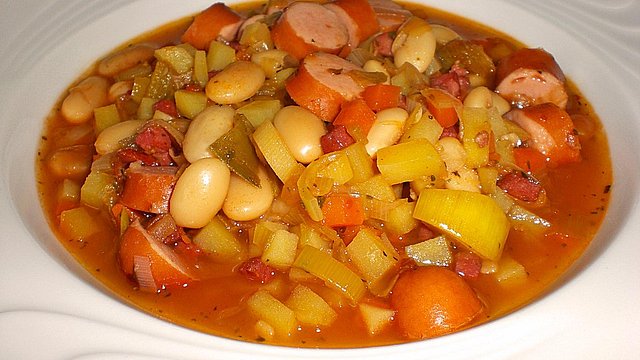 Bohneneintopf mit Würstchen und Kartoffeln von dbarby