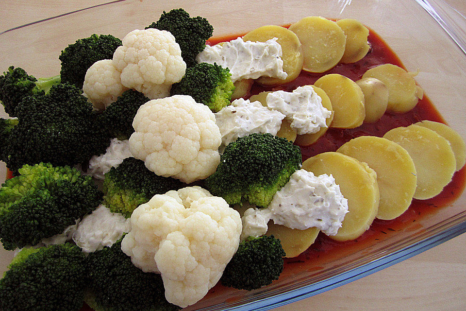 Blumenkohl-Brokkoli-Tomaten-Auflauf