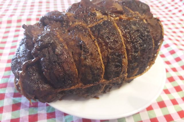 Rollbraten gefüllt mit Kräutern, Käse und Semmelbröseln von Abacusteam ...