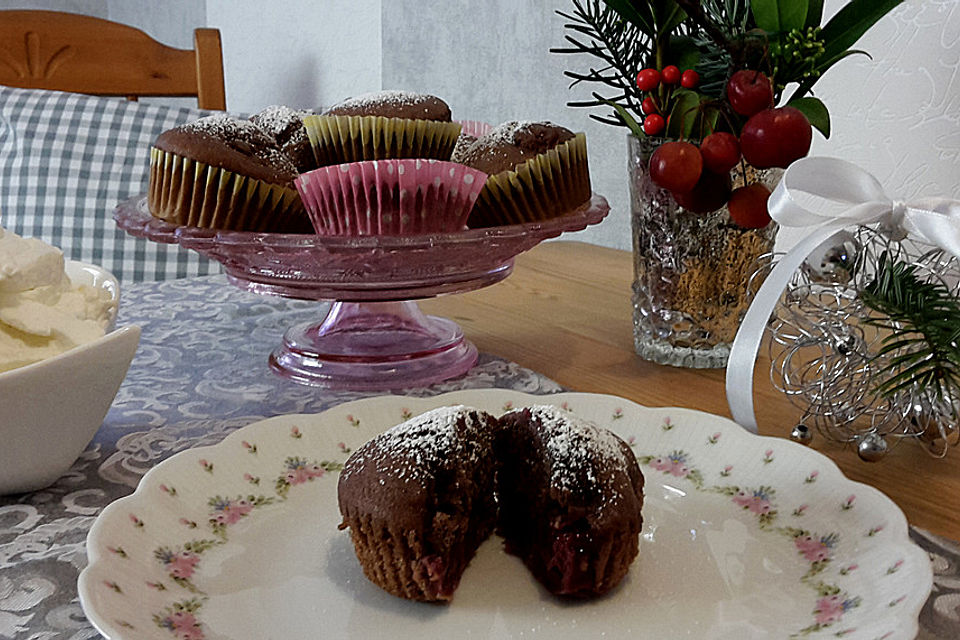 Schoko-Kirsch-Muffins mit Rumaroma