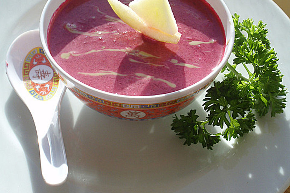 Rote Bete Suppe mit Tahin, Apfel, Orange