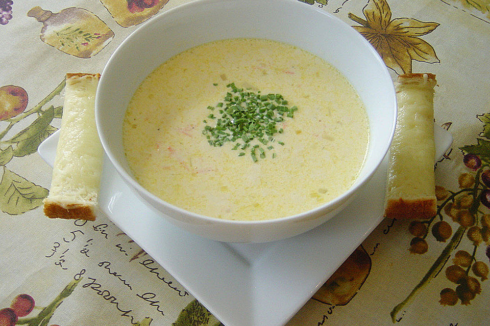 Cremige Knoblauchsuppe mit Käsetoast