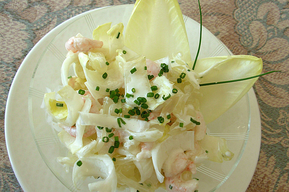 Chicorée-Pomelo-Crevetten Salat mit Sauerrahm-Dressing