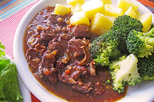 Rehgulasch mit Tiroler Speck von Monika| Chefkoch