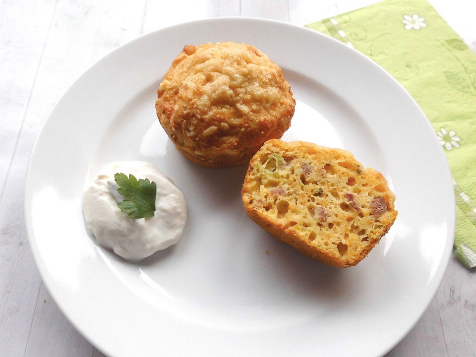 Herzhafte Kürbis-Muffins mit Speck und Käse von kitsunegoesinsane ...