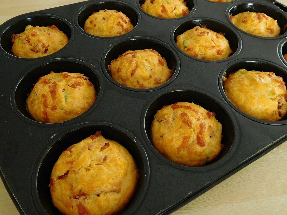 Herzhafte Kürbis-Muffins mit Speck und Käse von kitsunegoesinsane| Chefkoch