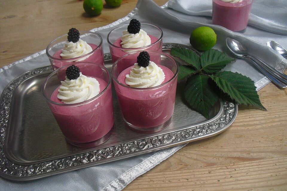 Brombeer-Joghurt-Mousse