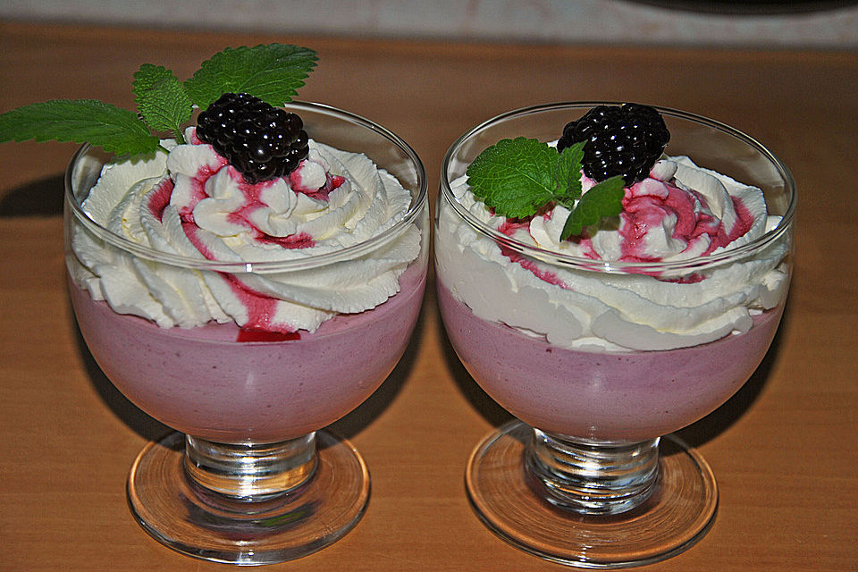 Brombeer-Joghurt-Mousse