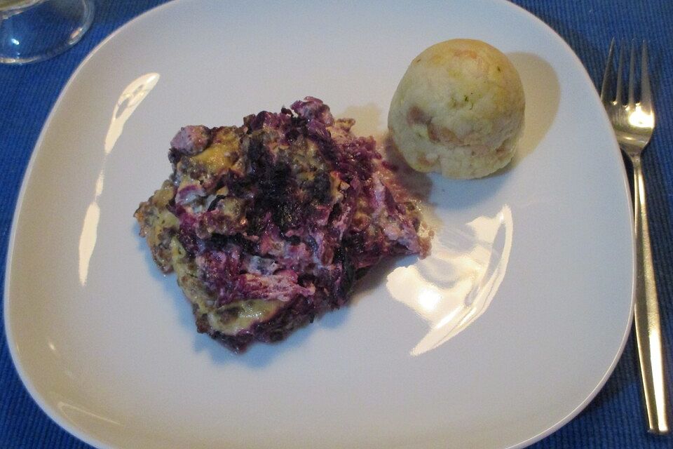 Hackauflauf mit Rotkohl