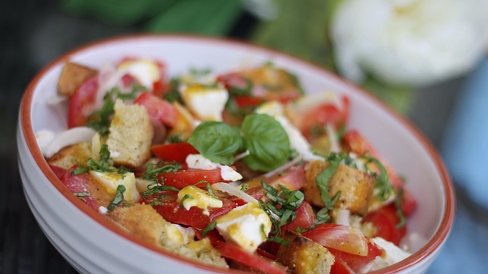 Tomaten-Brot-Salat-image