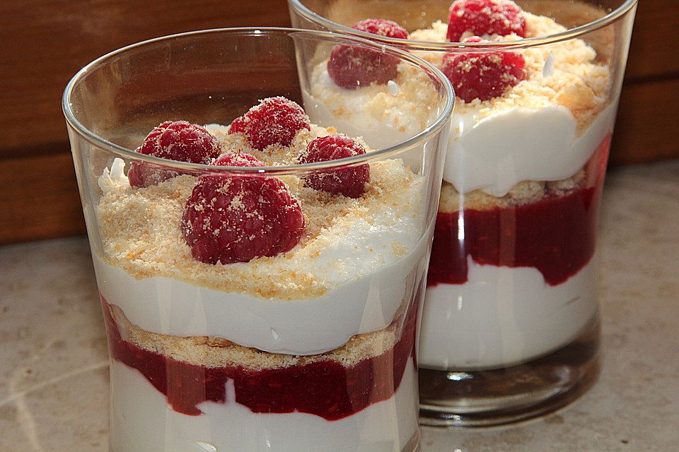 Himbeer-Tiramisu mit Amarettini