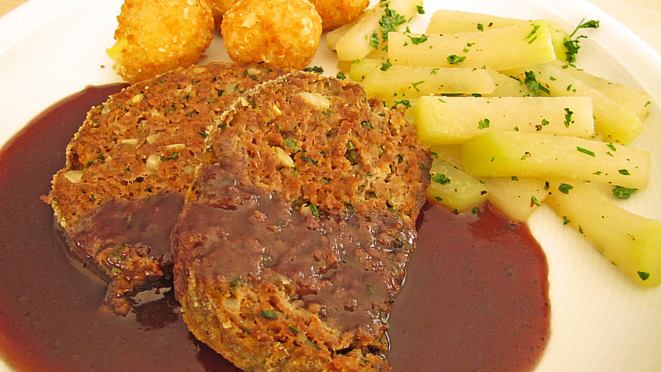 Hackbraten mit Kräutern im Bräter - dazu Butter-Petersilien-Kohlrabi ... Hackbraten mit Kräutern im Bräter - dazu Butter-Petersilien-Kohlrabi ...