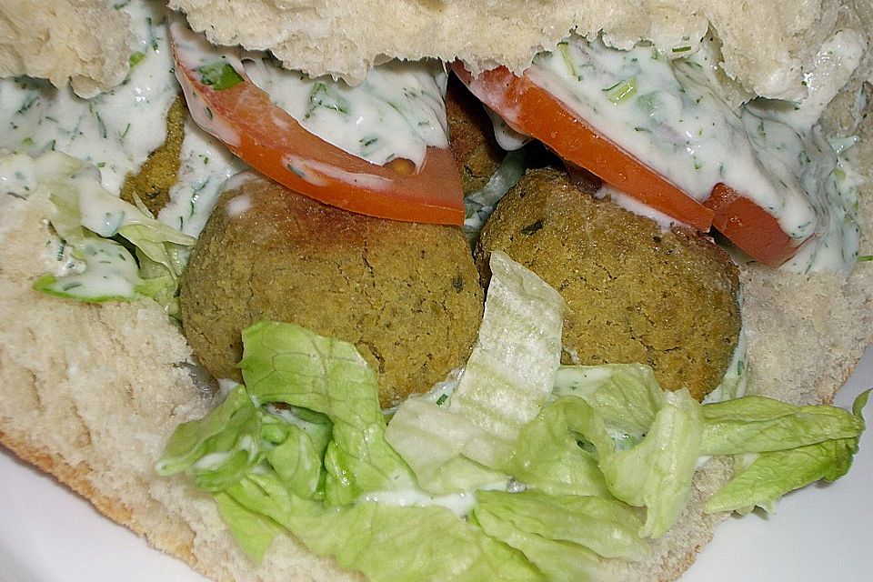 Schnelle Falafel in Pitabrot